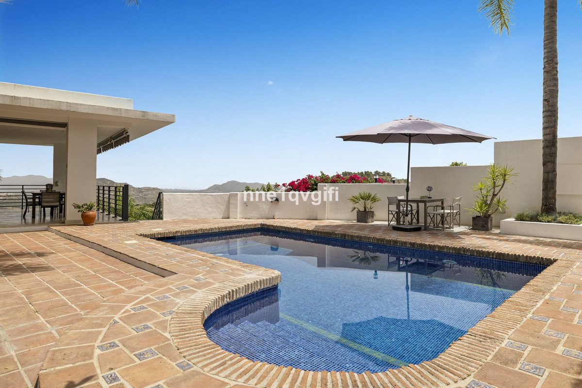 5 Bed Detached Villa in Coín