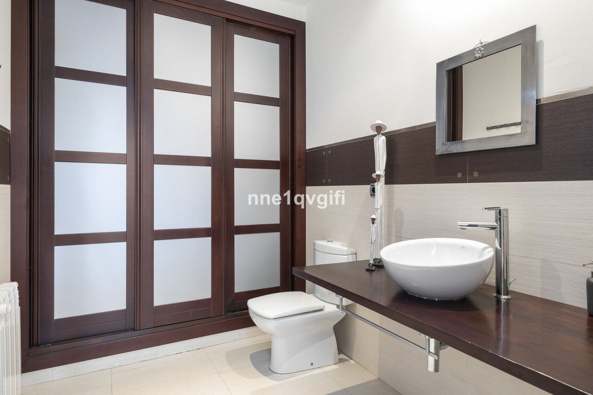 5 Bed Detached Villa in Coín