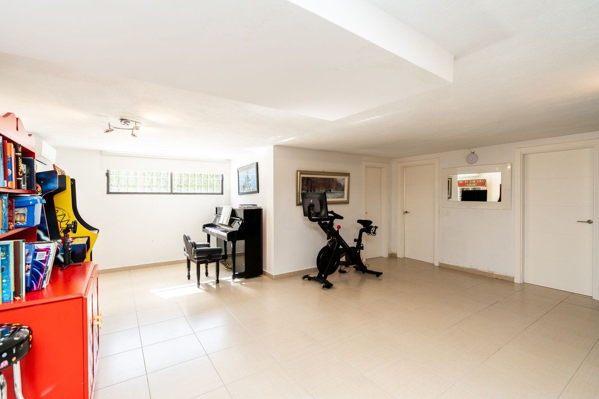 5 Bed Detached Villa in Atalaya