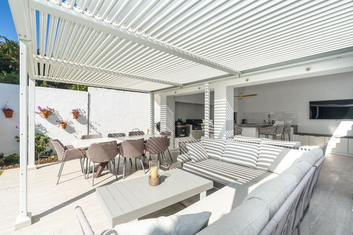 5 Bed Detached Villa in Atalaya