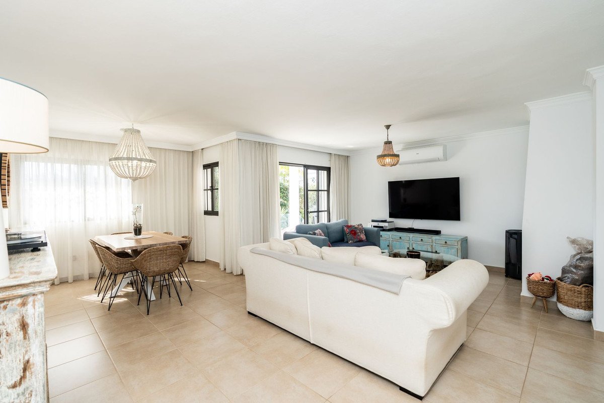 5 Bed Detached Villa in Atalaya