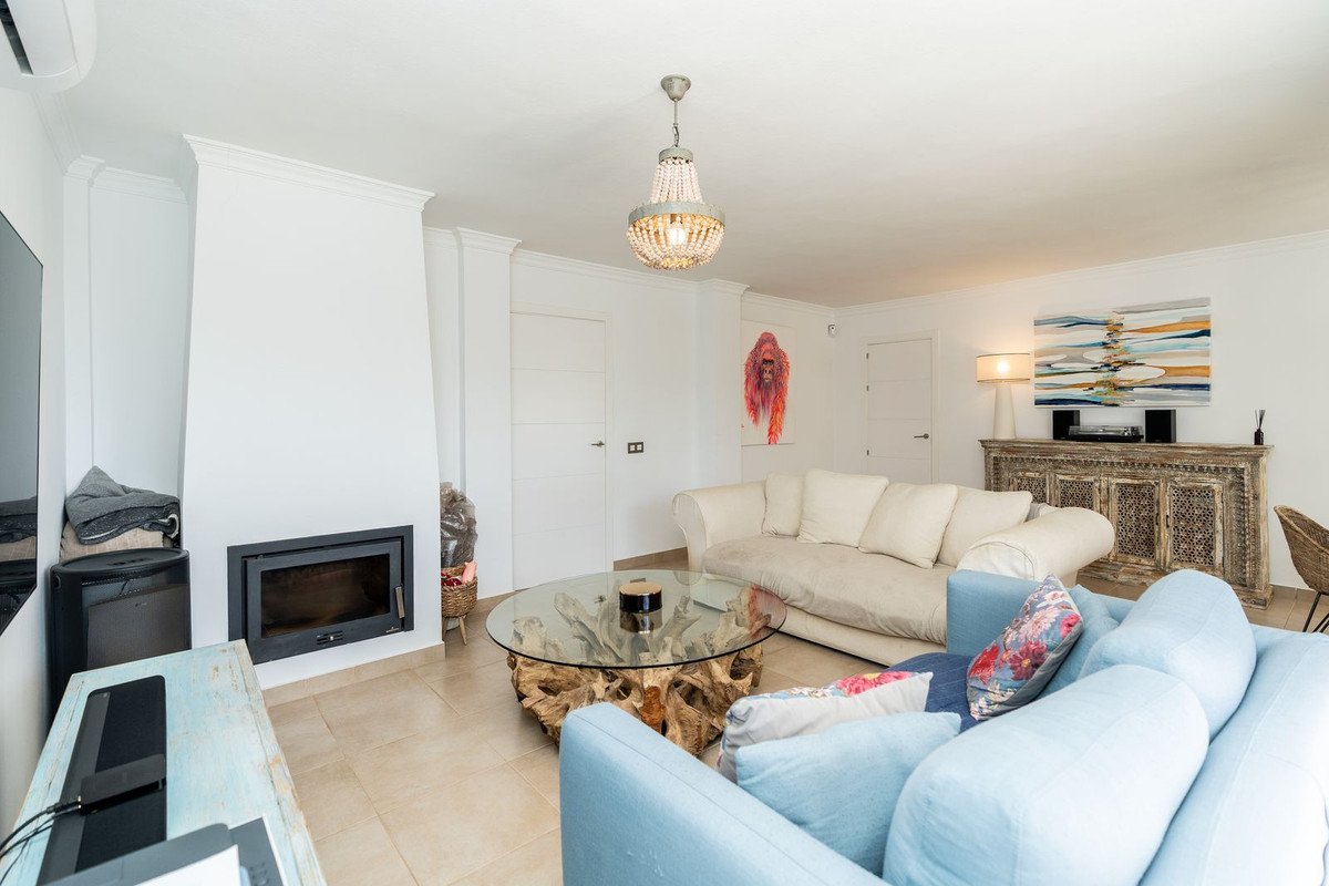 5 Bed Detached Villa in Atalaya