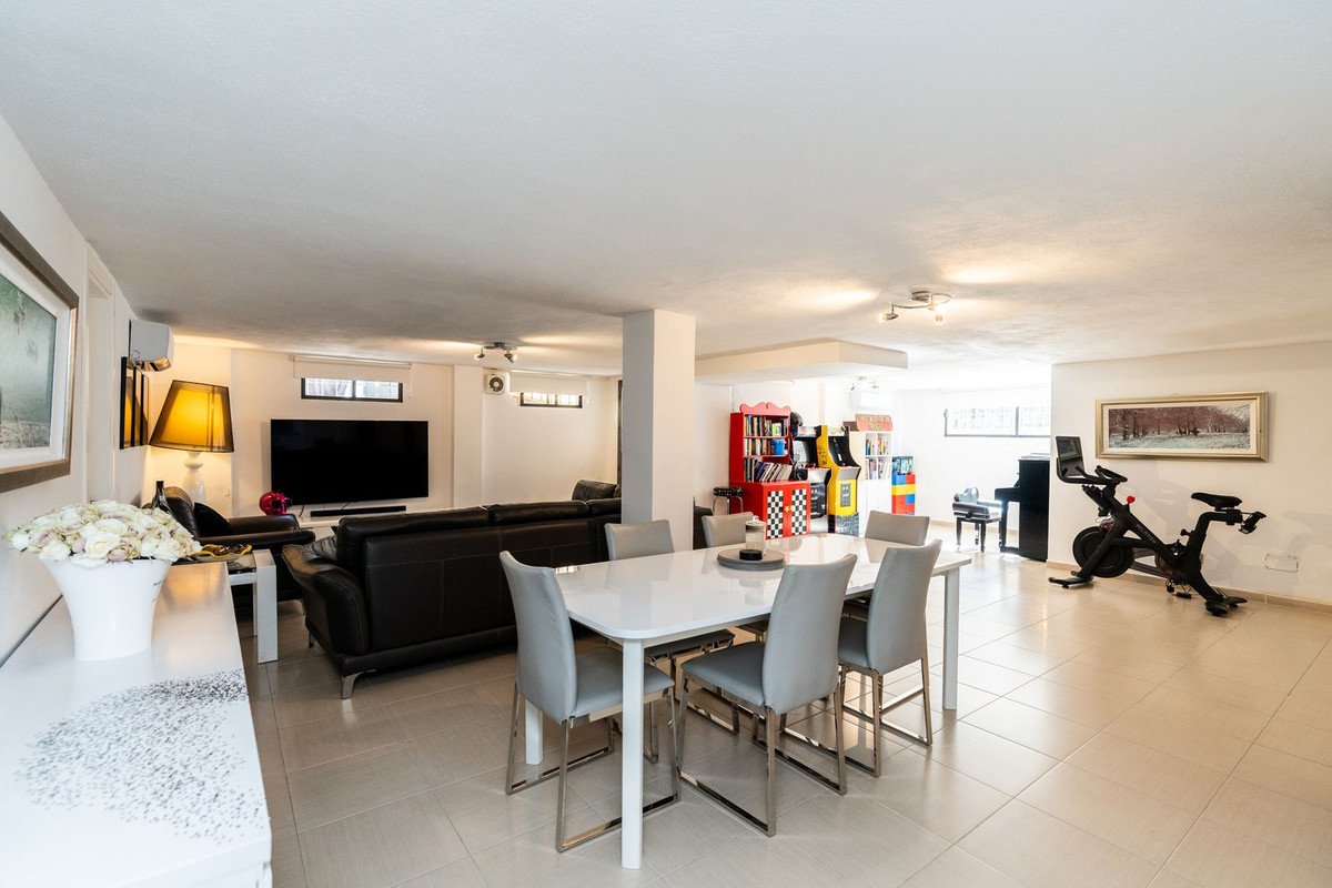 5 Bed Detached Villa in Atalaya