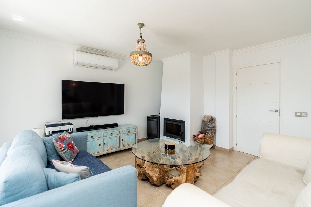 5 Bed Detached Villa in Atalaya