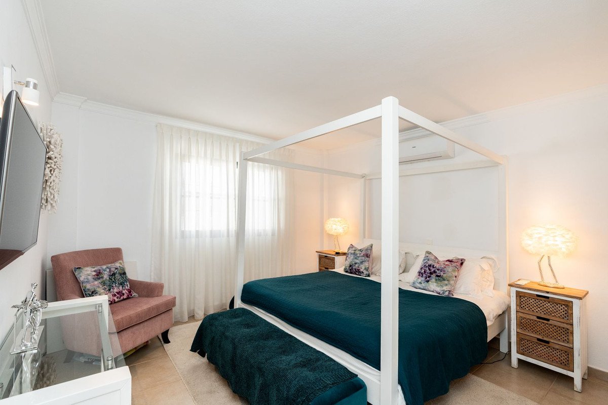 5 Bed Detached Villa in Atalaya