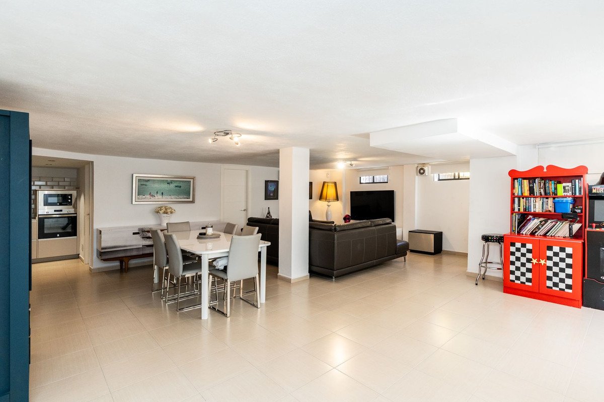 5 Bed Detached Villa in Atalaya