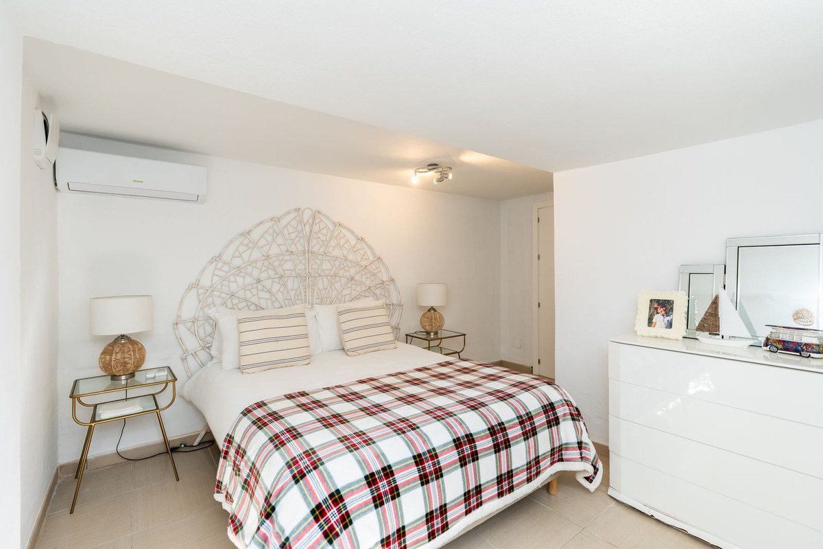 5 Bed Detached Villa in Atalaya