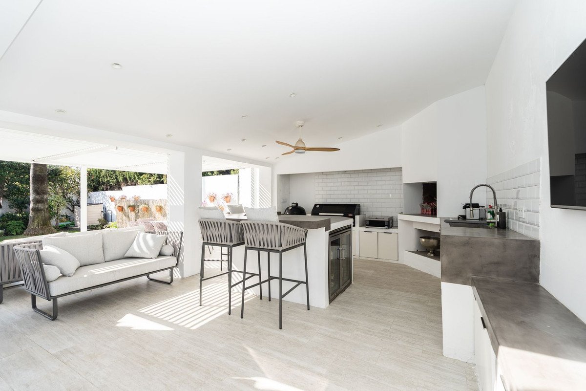 5 Bed Detached Villa in Atalaya