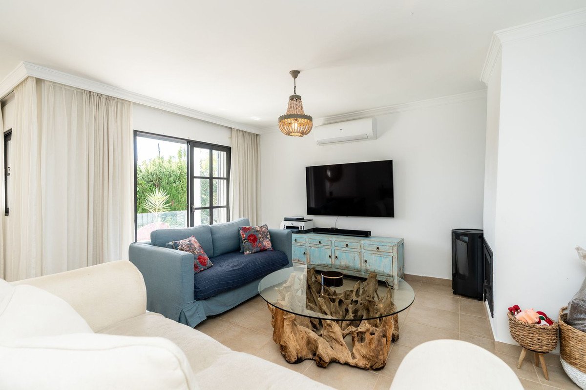 5 Bed Detached Villa in Atalaya