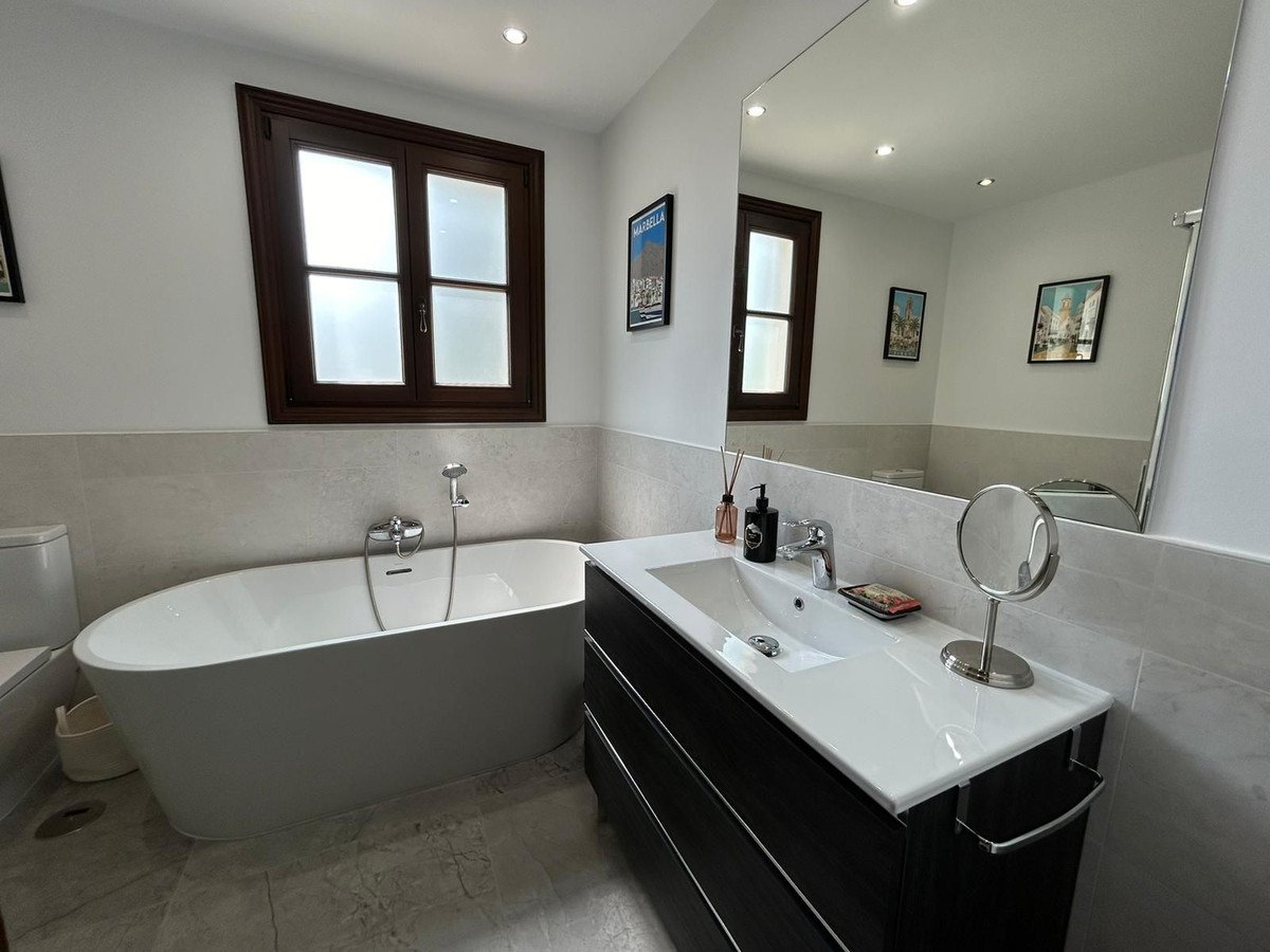 4 Bed Detached Villa in Estepona