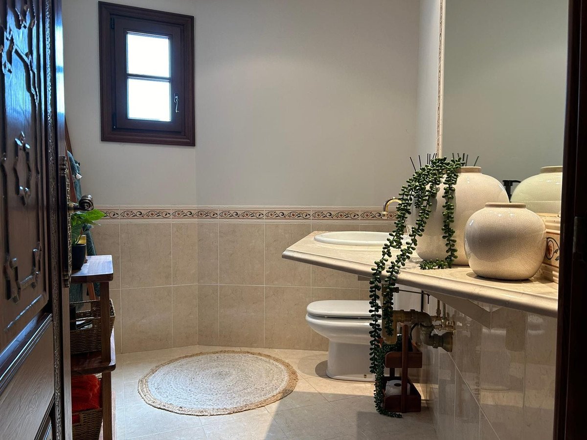 4 Bed Detached Villa in Estepona