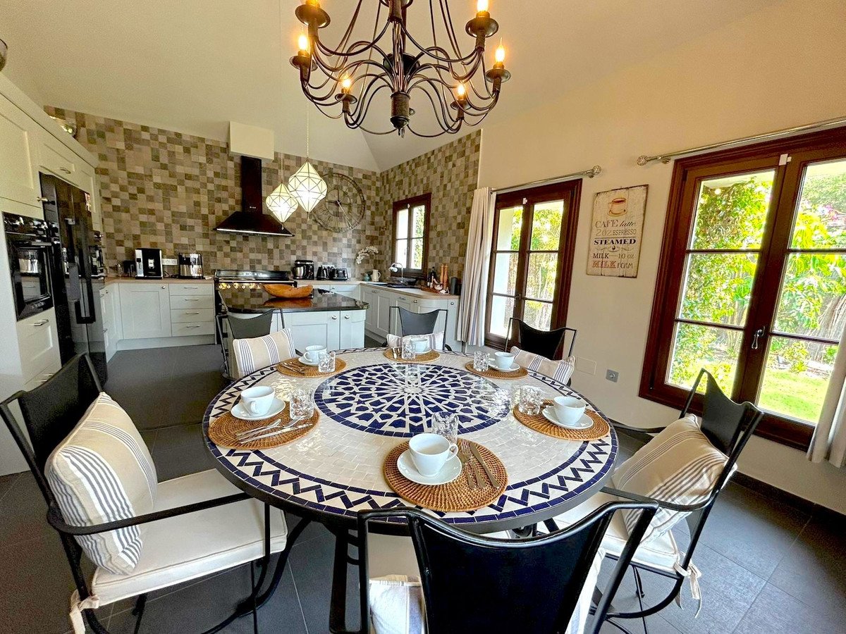 4 Bed Detached Villa in Estepona
