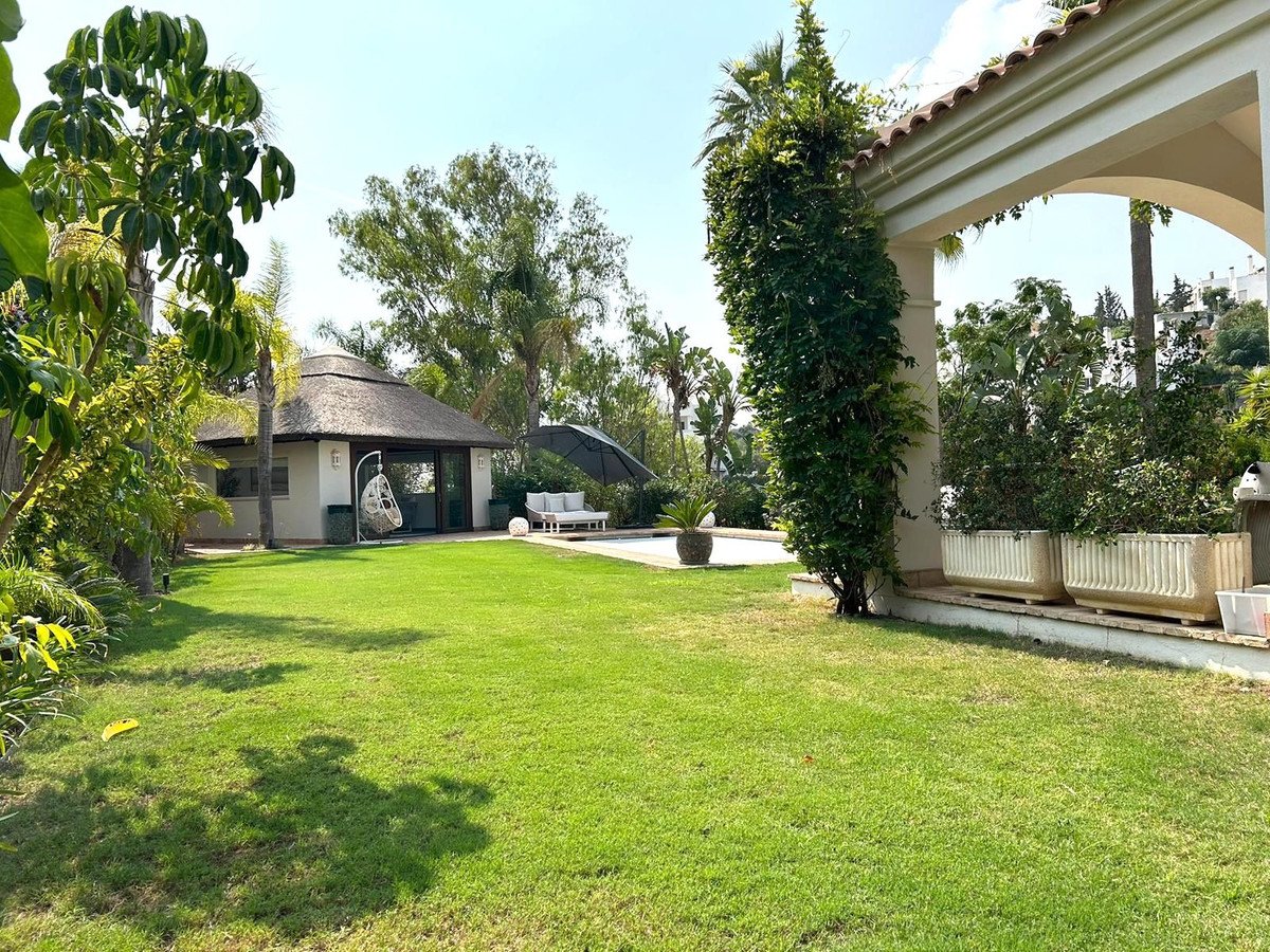 4 Bed Detached Villa in Estepona