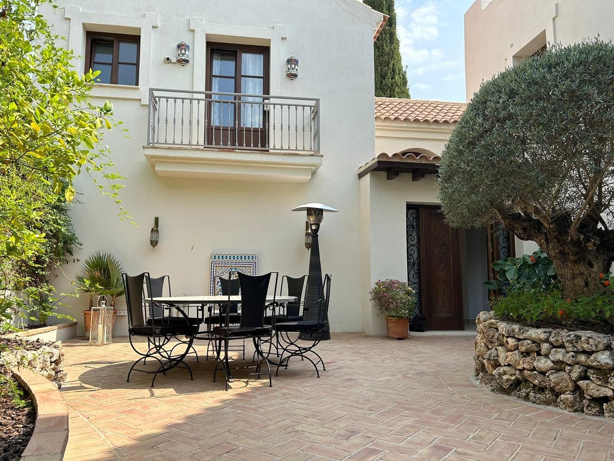 4 Bed Detached Villa in Estepona