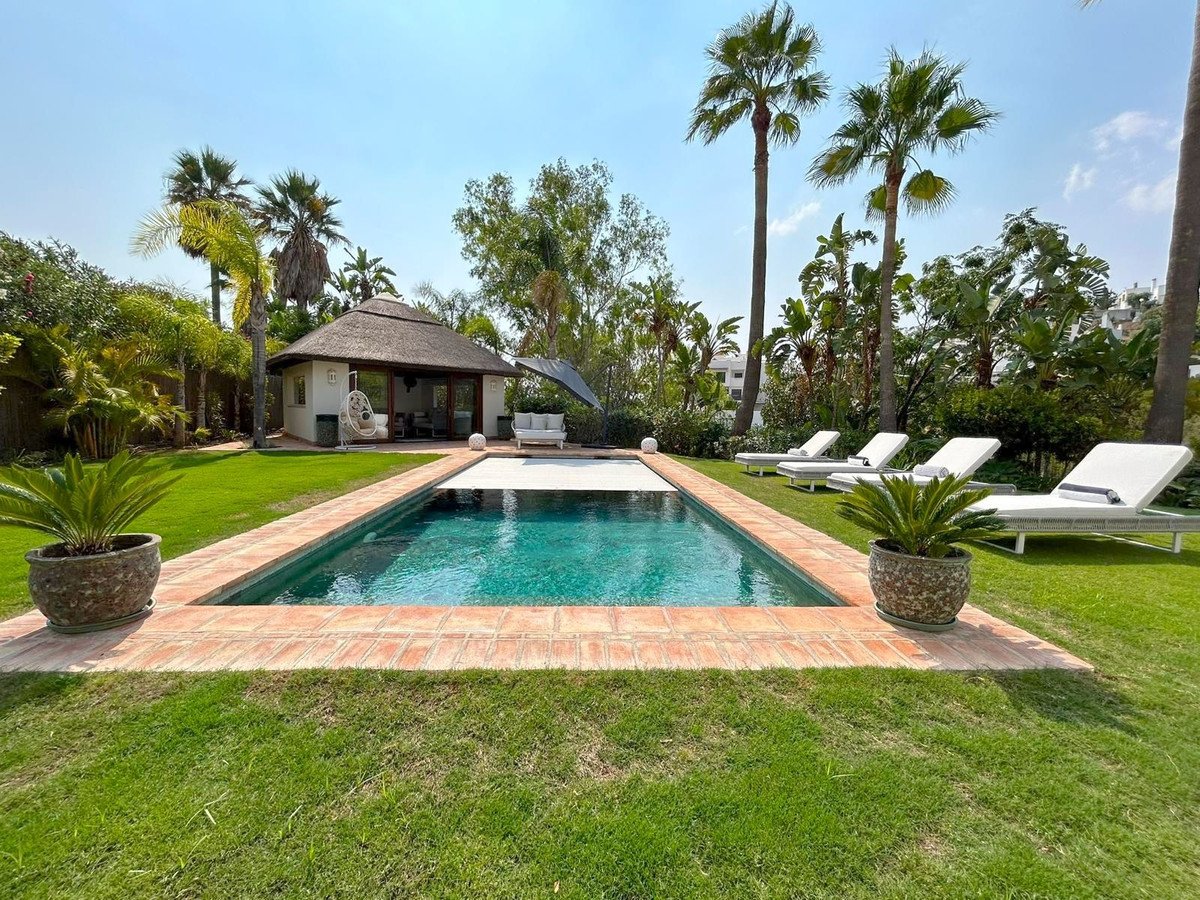4 Bed Detached Villa in Estepona