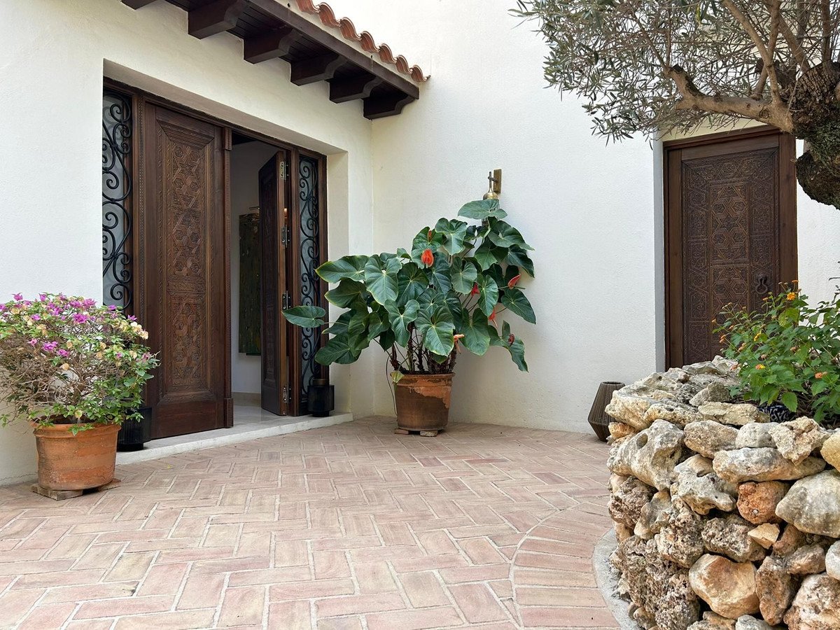 4 Bed Detached Villa in Estepona