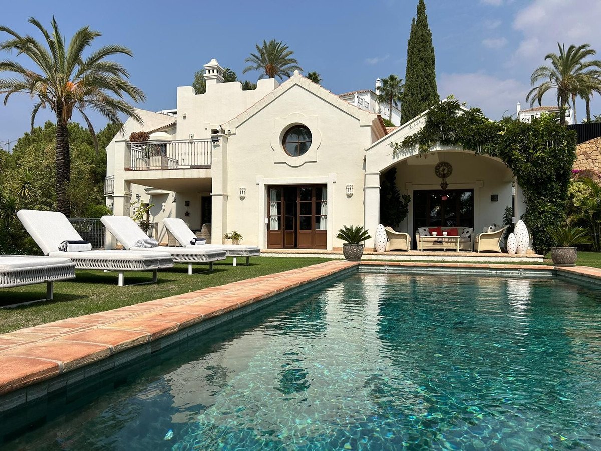 4 Bed Detached Villa in Estepona