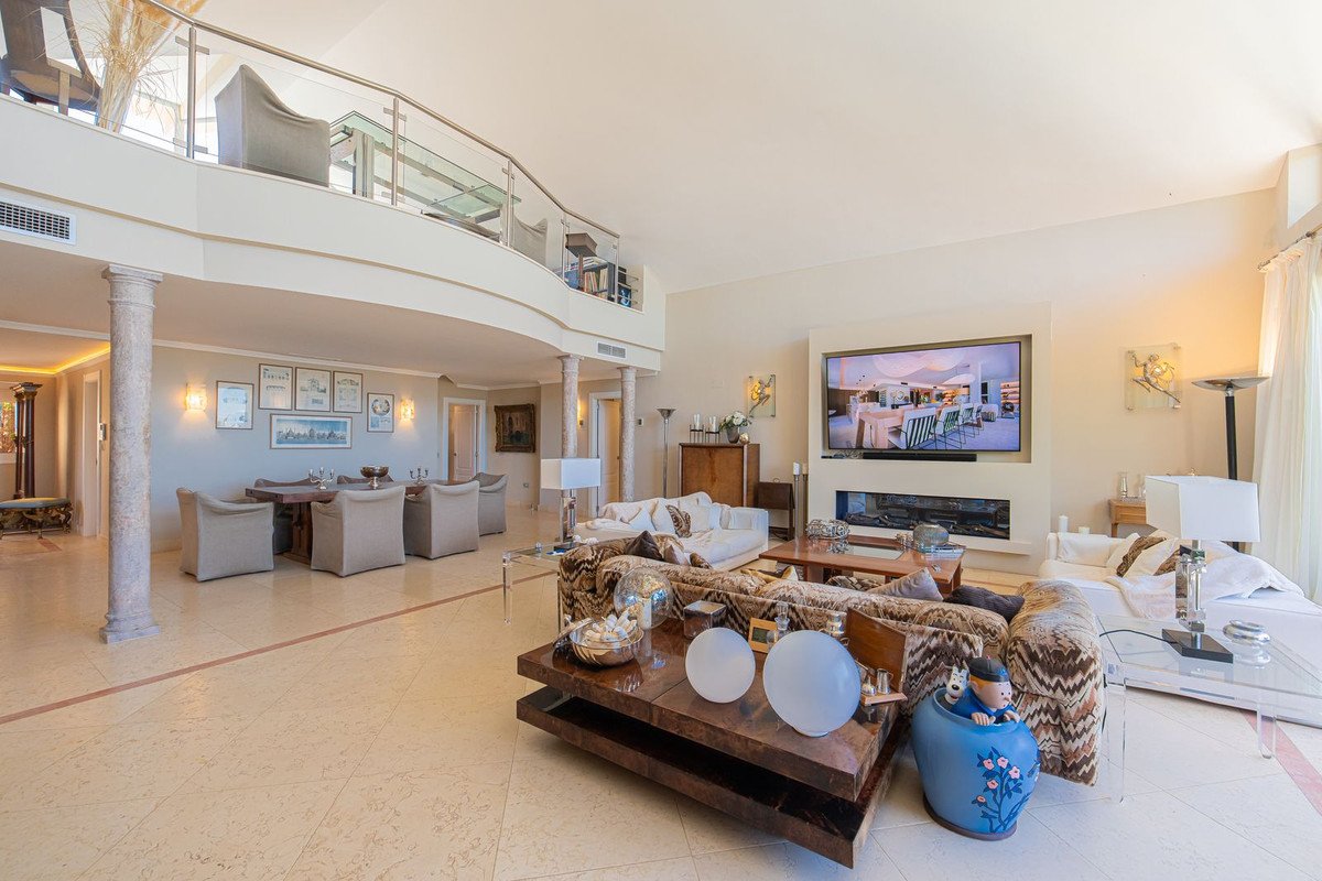 3 Bed Penthouse Duplex in Nueva Andalucía