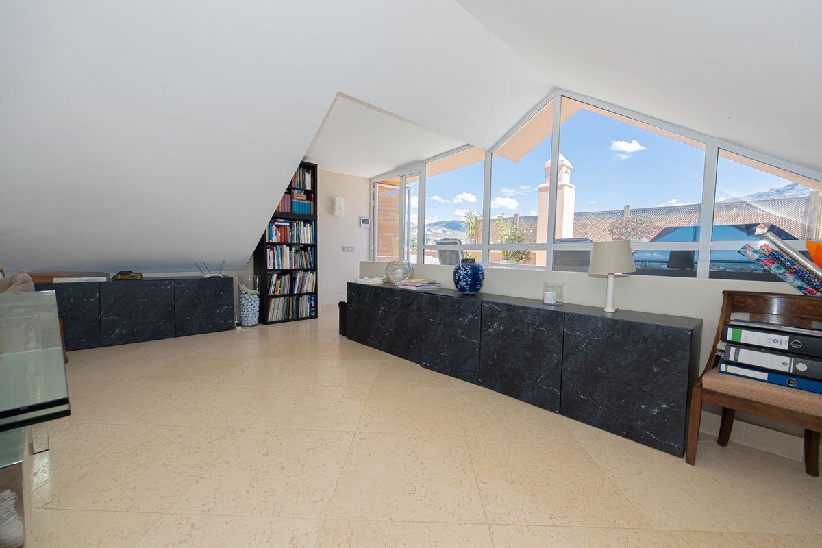 3 Bed Penthouse Duplex in Nueva Andalucía