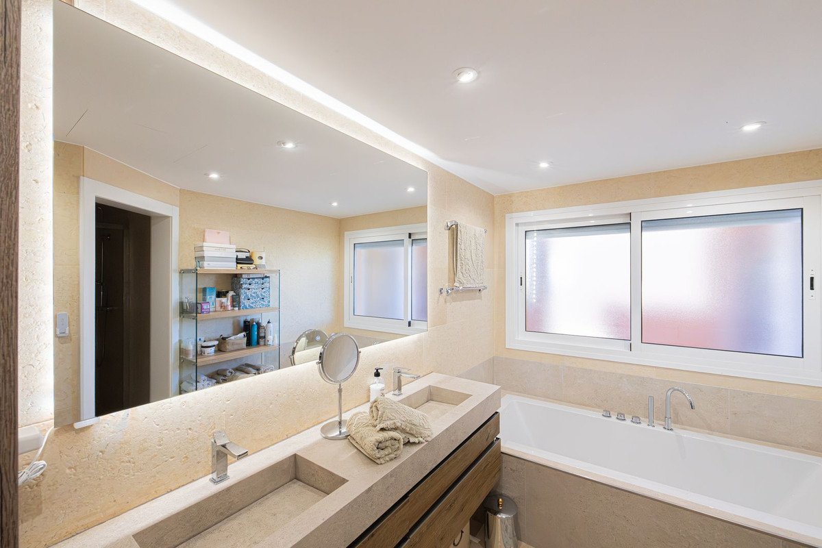 3 Bed Penthouse Duplex in Nueva Andalucía