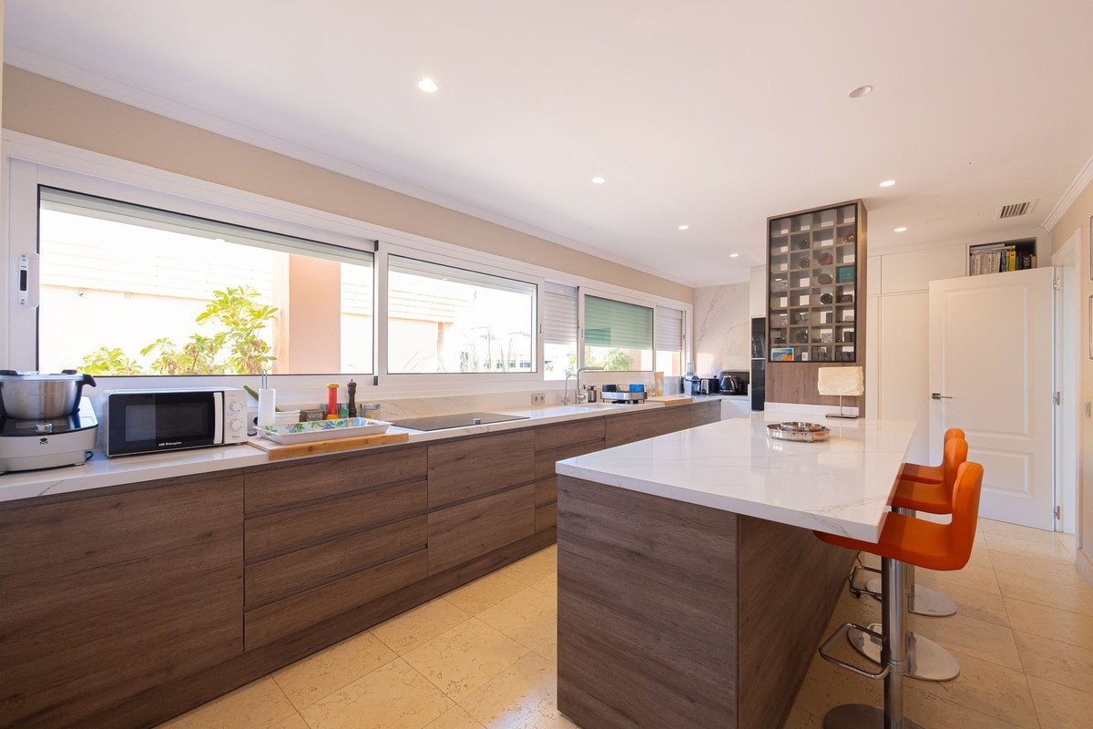 3 Bed Penthouse Duplex in Nueva Andalucía