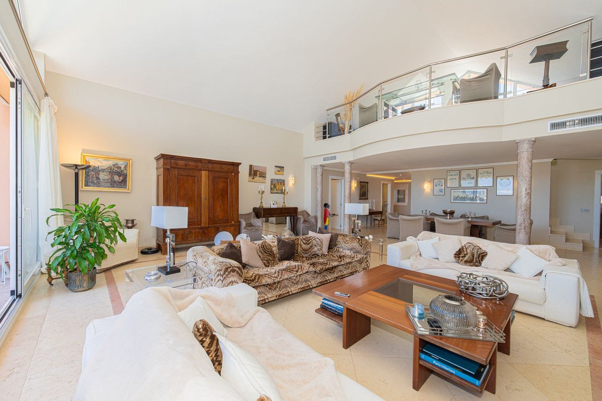 3 Bed Penthouse Duplex in Nueva Andalucía