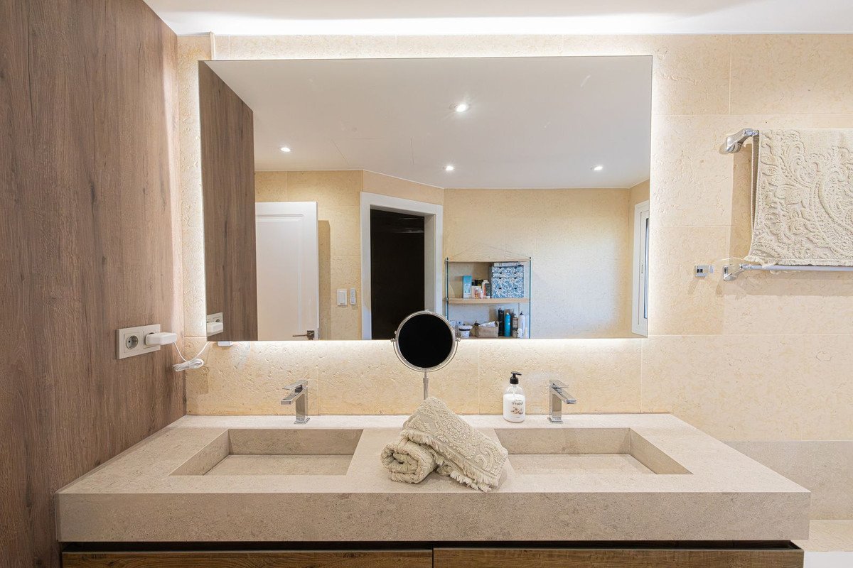 3 Bed Penthouse Duplex in Nueva Andalucía
