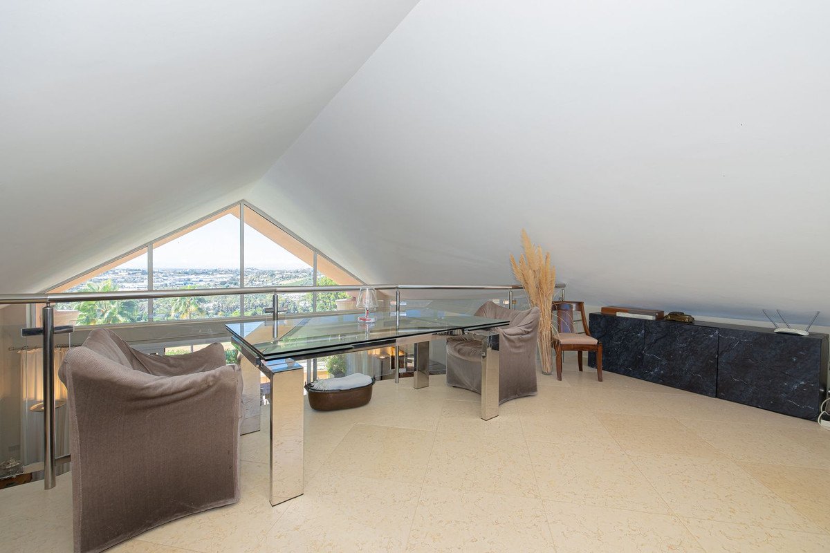 3 Bed Penthouse Duplex in Nueva Andalucía