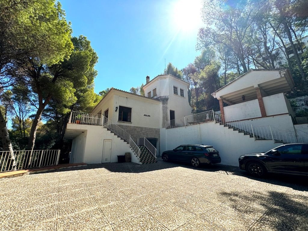 6 Bed Detached Villa in Calasparra