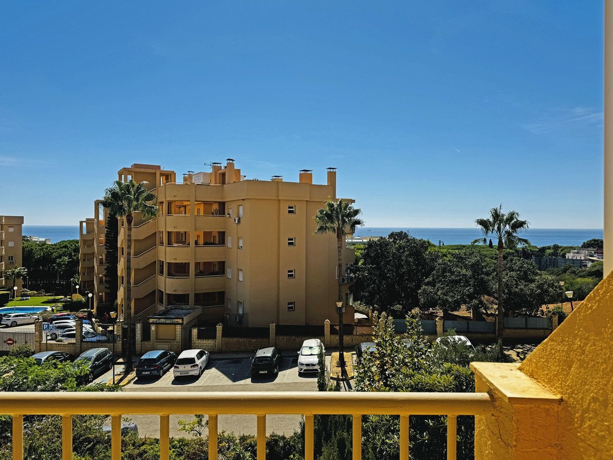 1 Bed Middle Floor Apartment in Calahonda