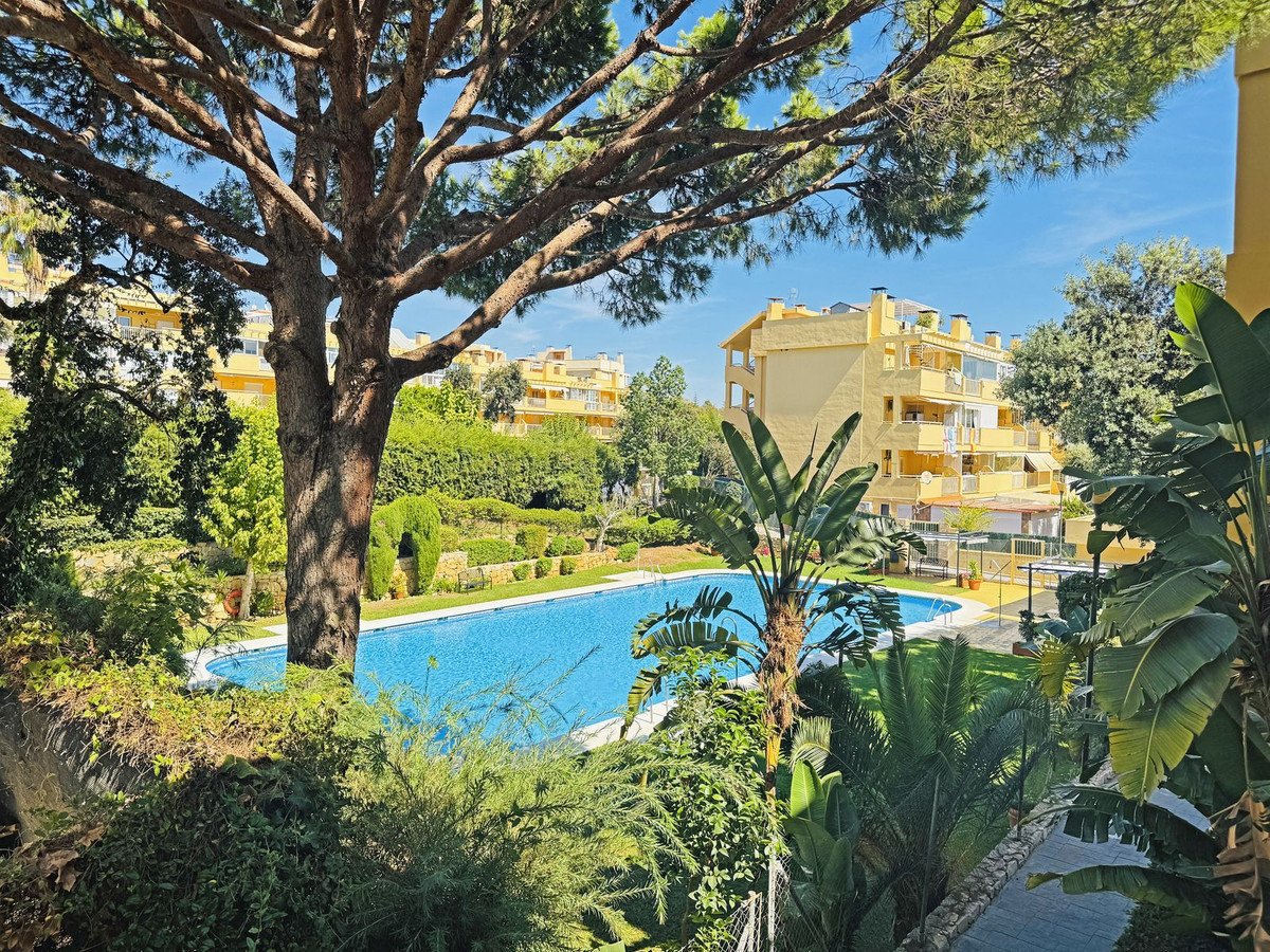 1 Bed Middle Floor Apartment in Calahonda