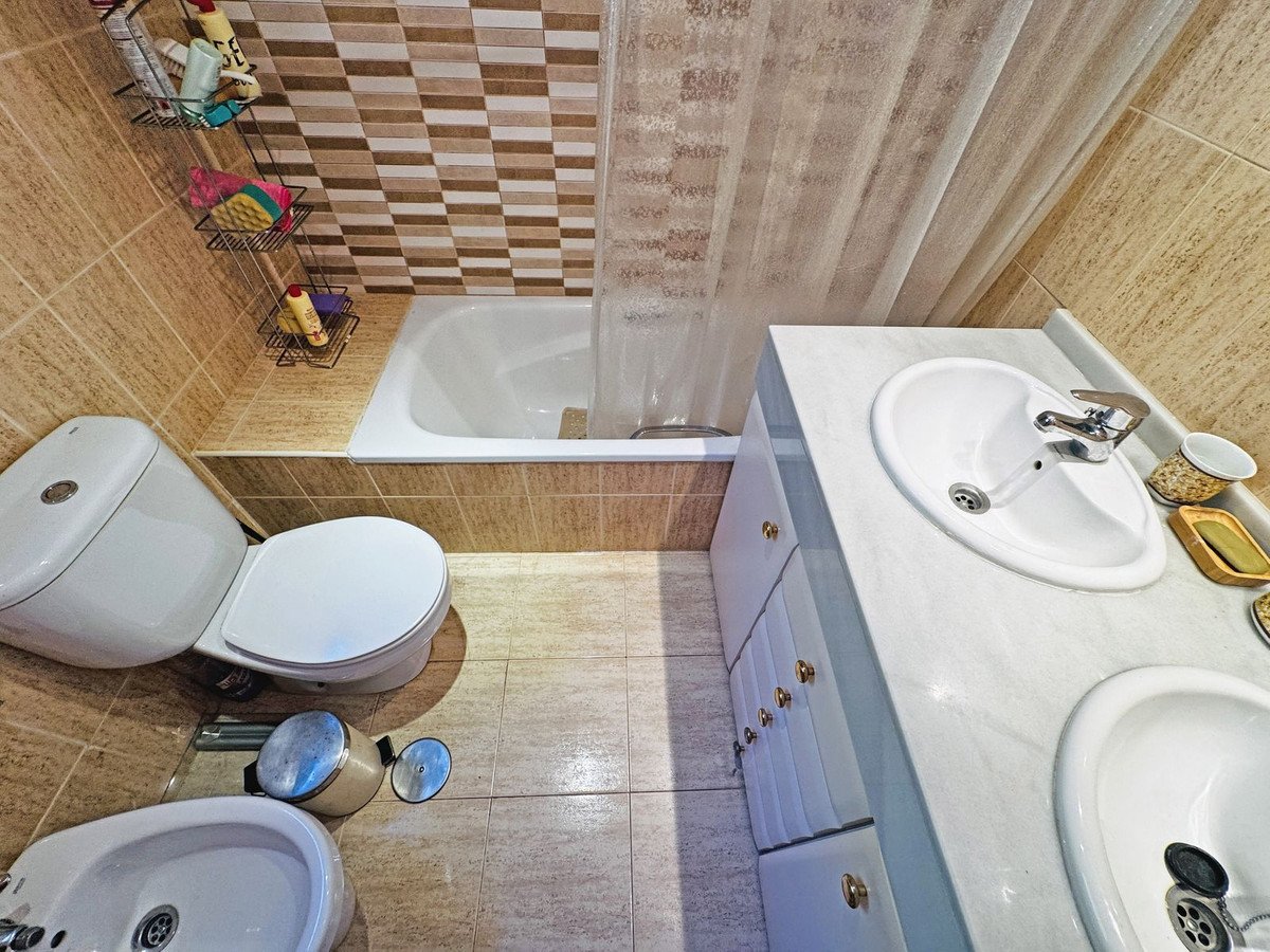 1 Bed Middle Floor Apartment in Calahonda