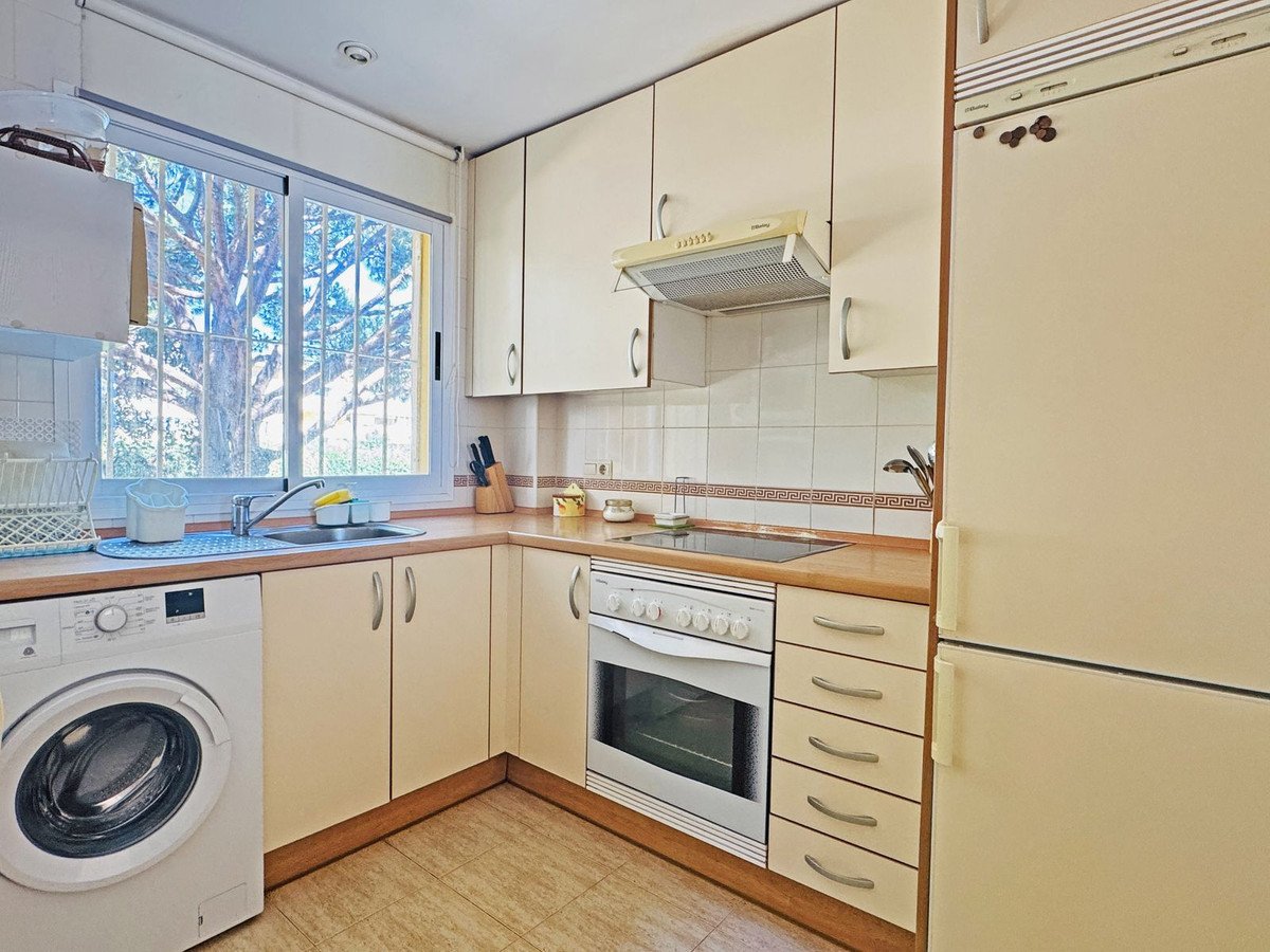 1 Bed Middle Floor Apartment in Calahonda