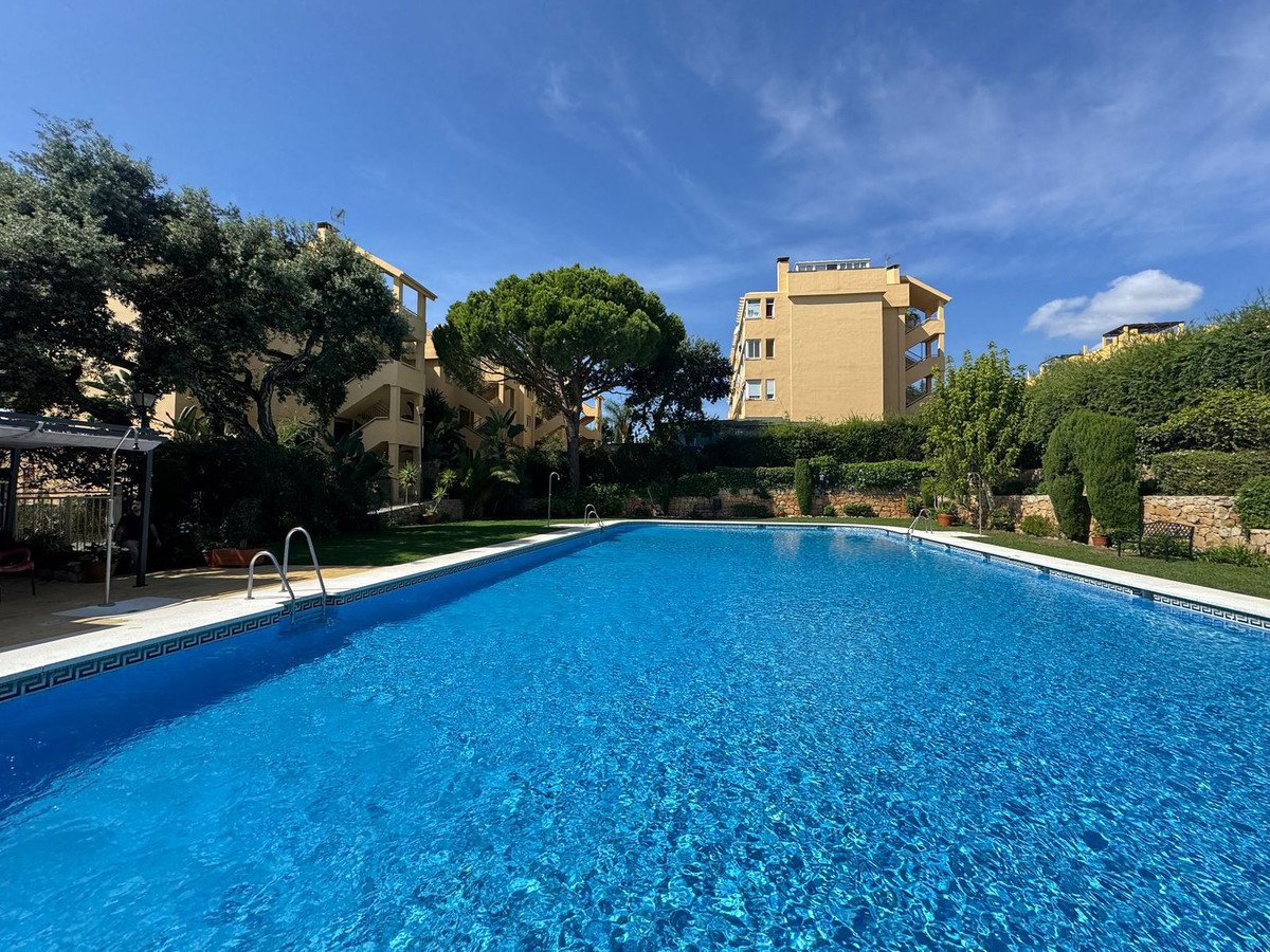 1 Bed Middle Floor Apartment in Calahonda