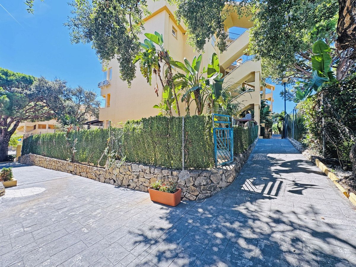 1 Bed Middle Floor Apartment in Calahonda