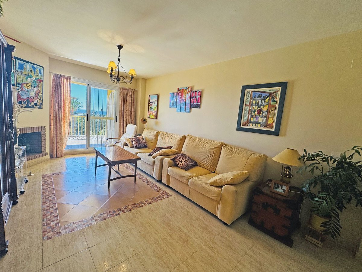 1 Bed Middle Floor Apartment in Calahonda