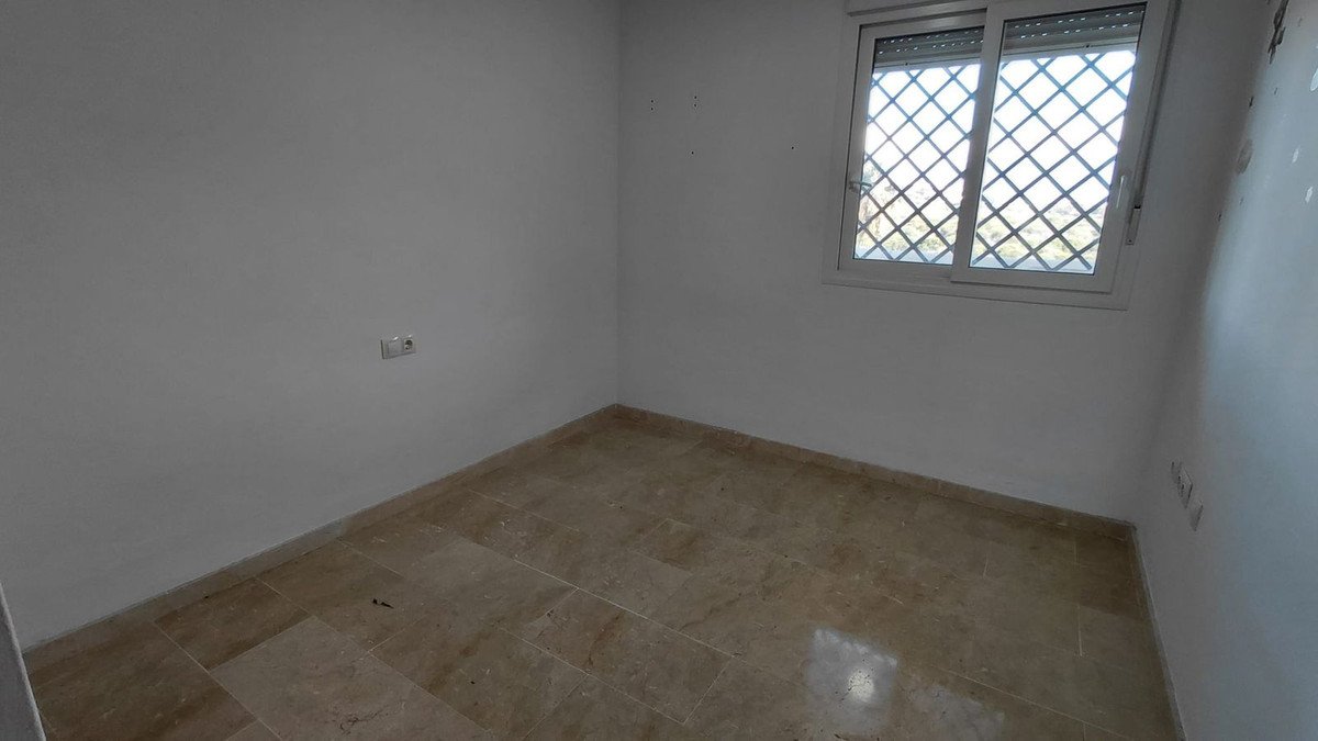 2 Bed Middle Floor Apartment in Manilva