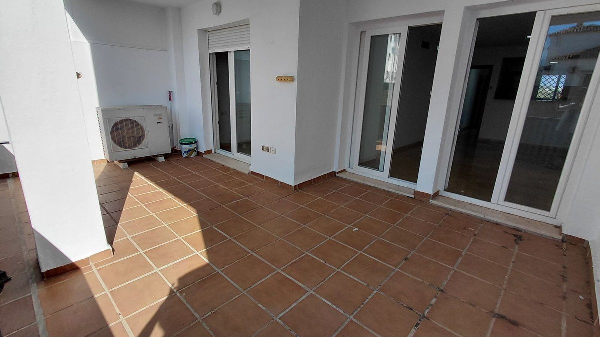 2 Bed Middle Floor Apartment in Manilva