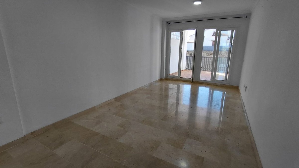 2 Bed Middle Floor Apartment in Manilva