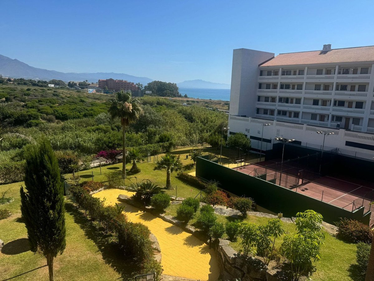 2 Bed Middle Floor Apartment in Manilva