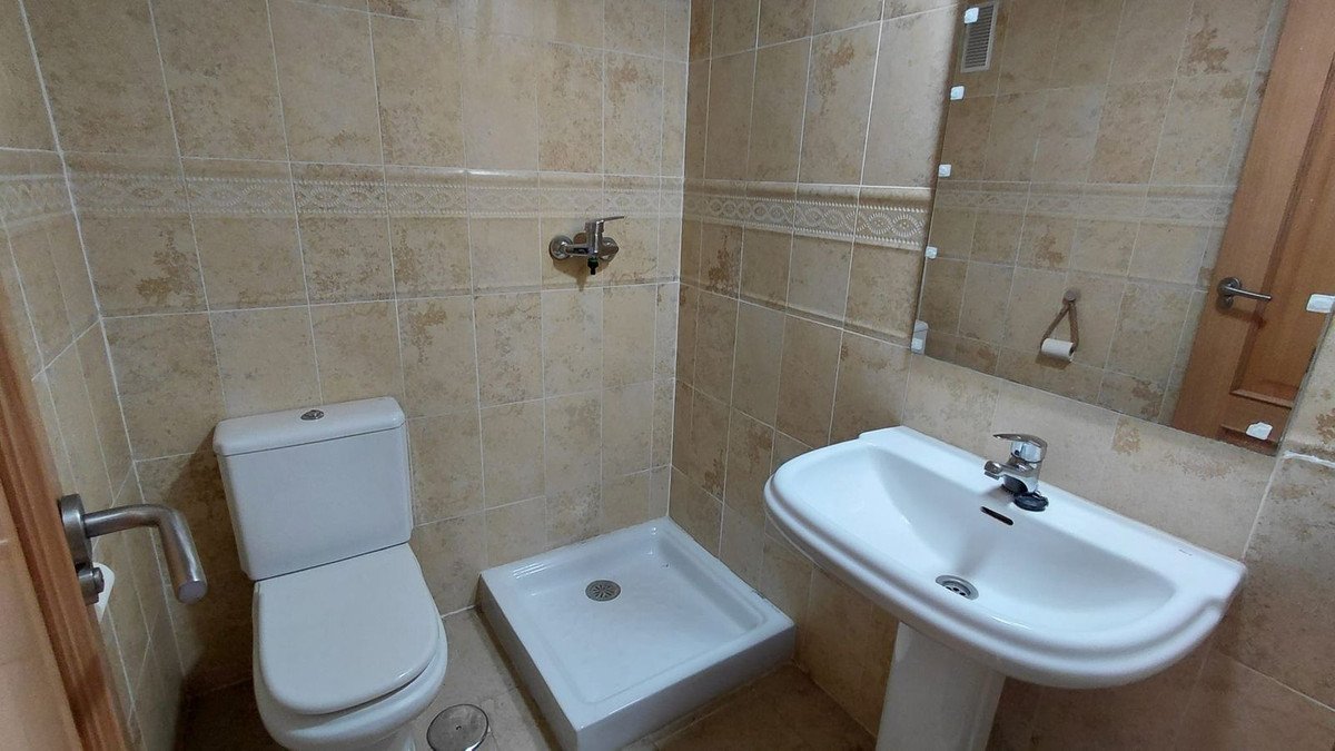 2 Bed Middle Floor Apartment in Manilva