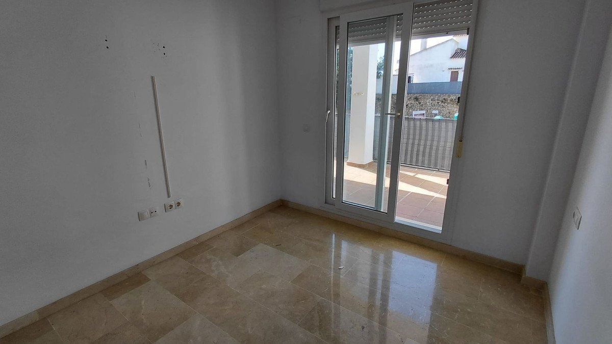 2 Bed Middle Floor Apartment in Manilva