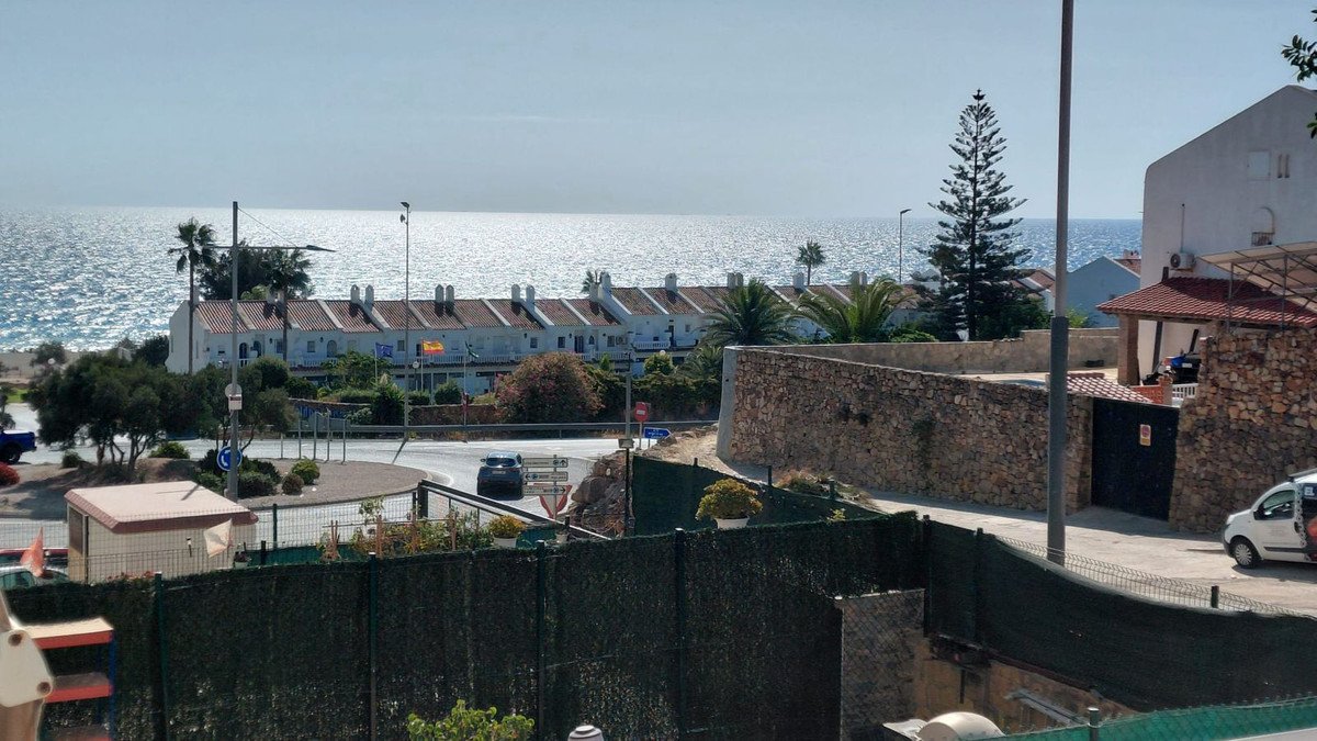 2 Bed Middle Floor Apartment in Manilva