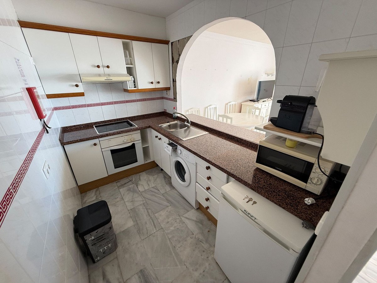 2 Bed Middle Floor Apartment in El Chaparral