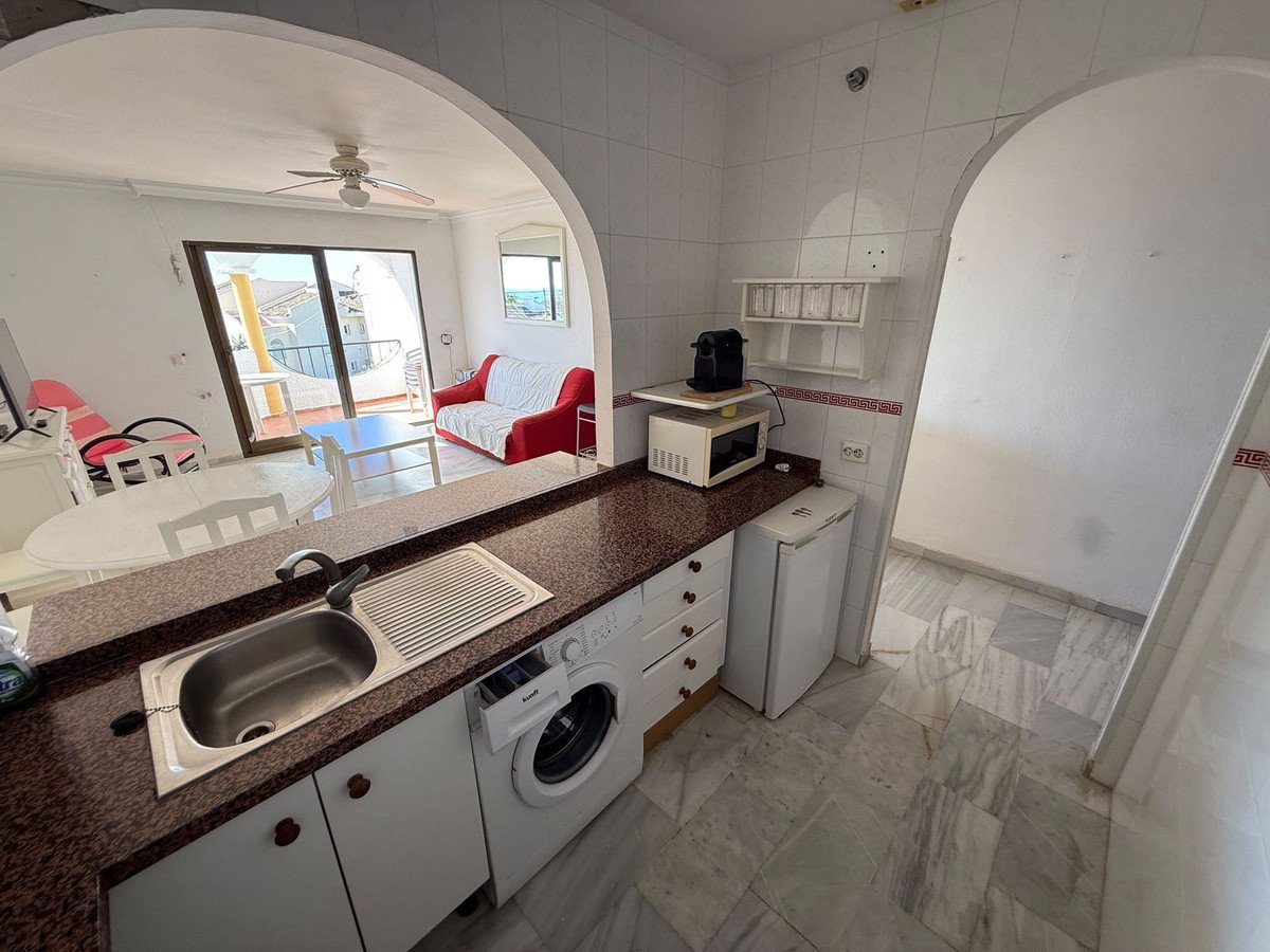 2 Bed Middle Floor Apartment in El Chaparral