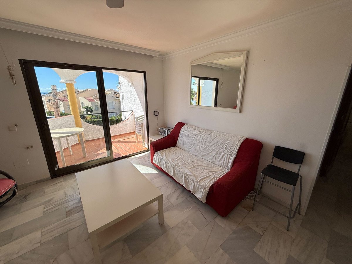 2 Bed Middle Floor Apartment in El Chaparral