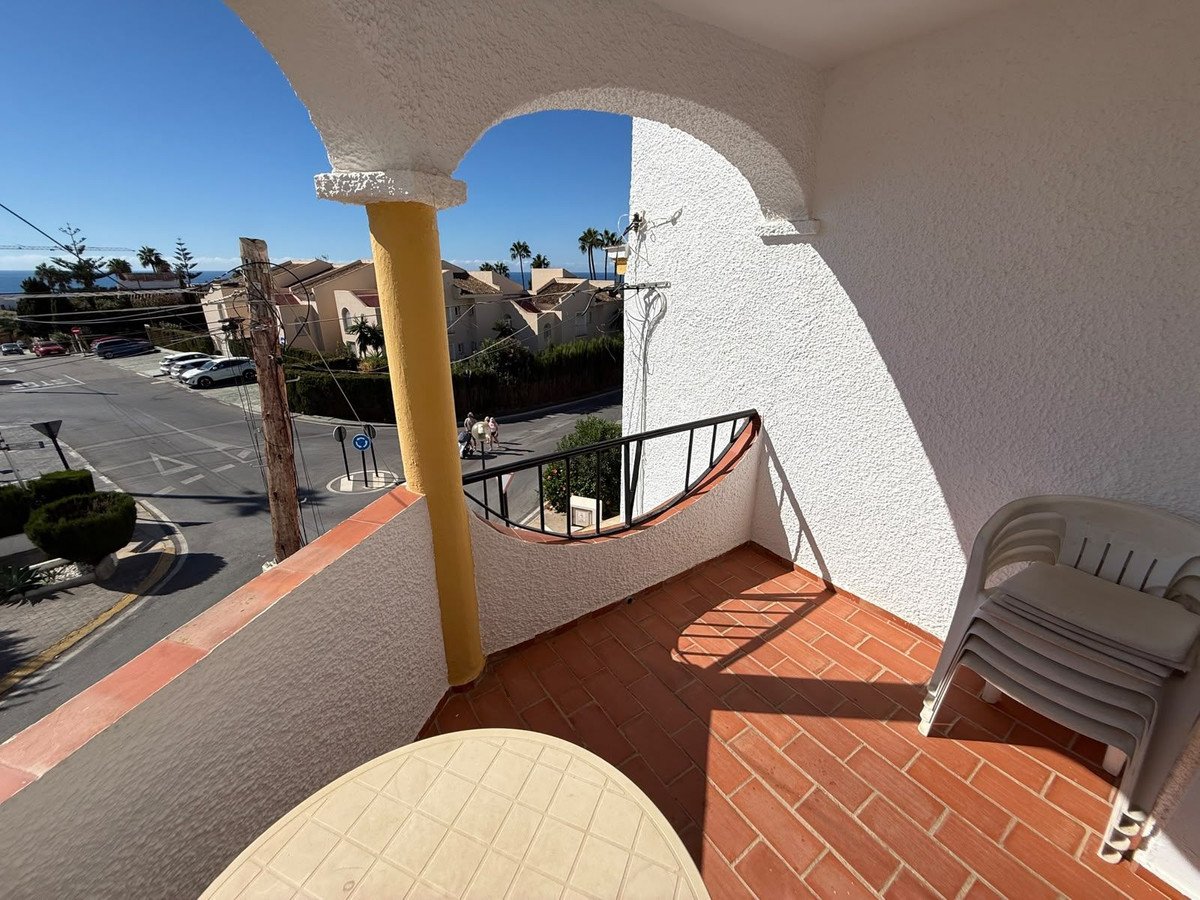 2 Bed Middle Floor Apartment in El Chaparral