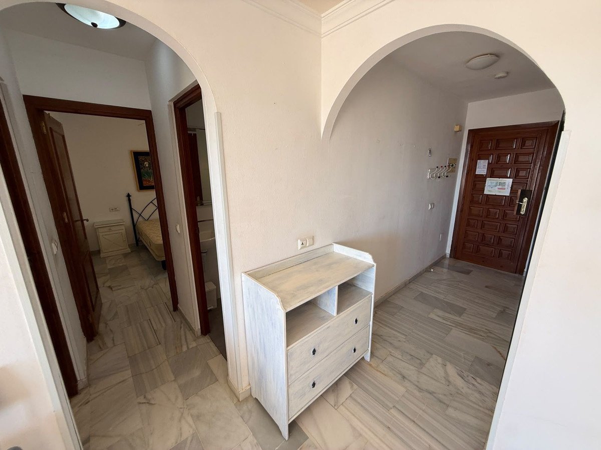 2 Bed Middle Floor Apartment in El Chaparral