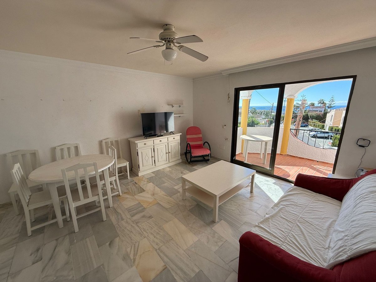 2 Bed Middle Floor Apartment in El Chaparral
