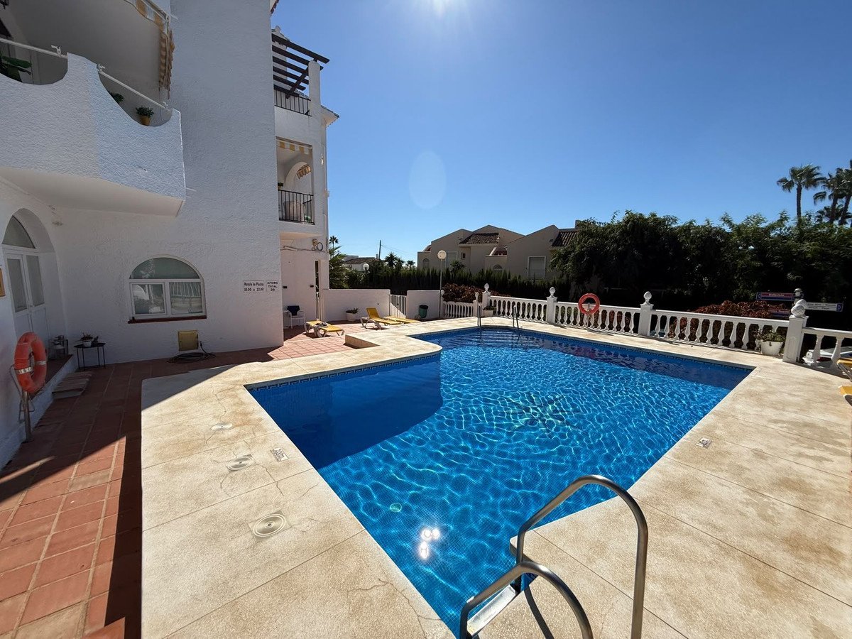 2 Bed Middle Floor Apartment in El Chaparral
